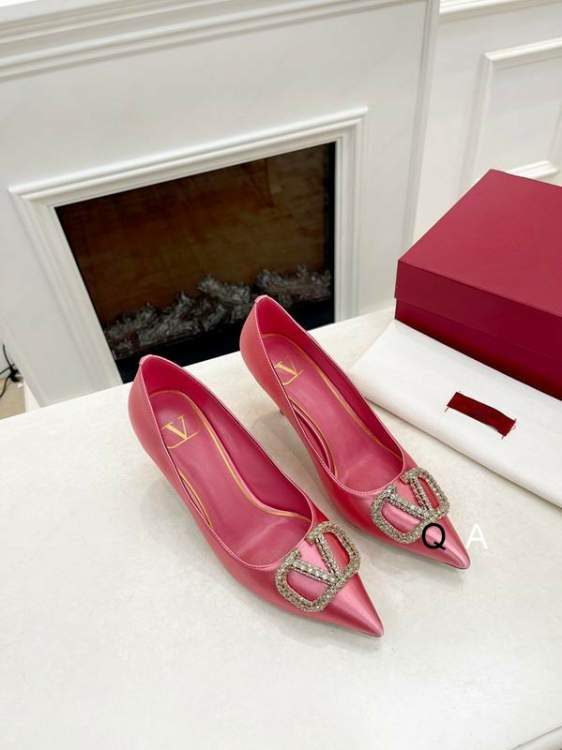 Picture of Valentino Shoes _SKUValentinosz35-404720202.5CM3CA1002